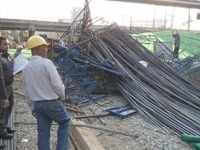 バンコク高架鉄道の建設現場で足場崩落…9人負傷 画像