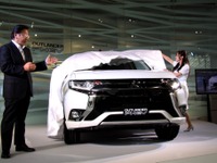 【三菱 アウトランダーPHEV 改良新型】「足りなかったのは“走りの質”だった」EVならではの加速性能を向上 画像
