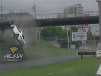 ポルシェ ケイマン、ロシアで大事故…宙を舞う［動画］ 画像