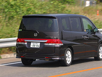 【インプレ'05】津々見友彦 ホンダ『ステップワゴン』 近未来的な雰囲気のマルチユースワゴン 画像