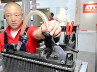【オートサービスショー2015】KTCは実演パフォーマンスで高効率をアピール 画像