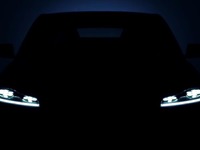 ジャガー 初のSUV「F-PACE」、ヘッドライトが見えた 画像