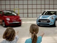 子ども達が好きな車はどっち？　MINIの比較CM［動画］ 画像