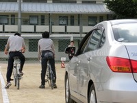 危険を実演で伝える、JAF京都による高校生向け自転車教室 画像
