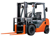 トヨタL&F、小特車仕様フォークリフトに最新クリーンディーゼルエンジンを搭載 画像