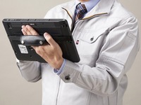 防塵・防滴・耐衝撃性能を極めたNECの10.1型Winタブレット 画像