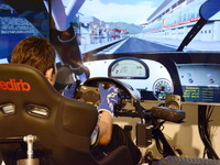 仮想空間でベントレーのレースマシンの挙動を体感…コンチネンタル GT3 ローンチナイト 画像