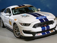 最強の マスタング、シェルビー GT 350Rに「C」…レーサー登場 画像