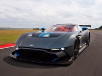 アストンマーティン ヴァルカン、サーキットでデモ走行へ 画像