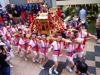 大阪で「ギャルみこし」…35周年記念は女性たちのパワーがさく裂 画像