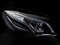 メルセデス Eクラス 次期型、LEDヘッドランプが見えた 画像