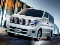 日産 エルグランド に地デジ対応チューナー採用の特別仕様 画像