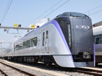 JR東日本、中央本線の新型特急「E353系」量産先行車を公開 画像