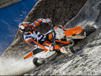 【KTM 125SX 試乗】2ストならではの鋭いダッシュと軽い車体…青木タカオ 画像