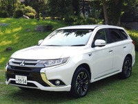 【三菱 アウトランダーPHEV 試乗】全方位無敵、プレミアムSUVに進化…青山尚暉 画像
