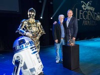 ジョージ・ルーカス、R2-D2とC3-POを引き連れジョークも“舌好調“ 画像