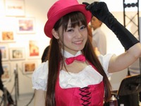 【超会議15】大入りの会場を彩った、ニコニコなコンパニオン写真蔵 画像