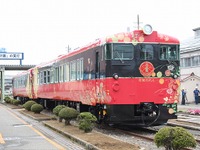 JR西日本、能登観光列車『花嫁のれん』の車両を公開…10月3日運行開始 画像