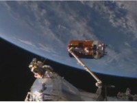 「こうのとり」5号機、国際宇宙ステーションへのドッキングが完了…油井宇宙飛行士がキャッチ 画像