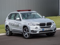 BMW X5 新型の市販PHV、フォーミュラE のレスキュー車に起用 画像