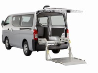 日産、ビルメンテナンス業界向け展示会に商用車2台を出展 画像