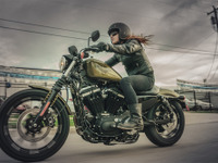 【ハーレー アイアン883 試乗】足まわりが強化され、走りがアツイ…青木タカオ 画像