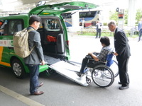 東京タクシーセンター、羽田空港国際線などで「UDタクシー」専用レーンの運用開始 画像