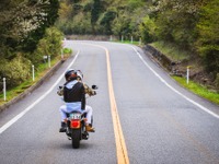 半キャップのライダー、約7割はあごひもをしっかり締めていない…警視庁調べ 画像