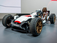 【フランクフルトモーターショー15】ホンダ プロジェクト2＆4…215psのバイクエンジンを搭載［詳細画像］ 画像