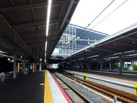 【新聞ウォッチ】JR西日本、全ての駅ホームで危険な「自撮り棒」の使用禁止 画像