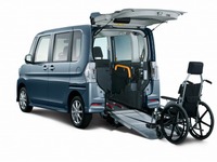 【福祉機器展15】ダイハツ、軽福祉車両5車種を出展 画像