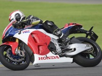 ホンダ RC213V-S…市販車最高峰モデルにGPライダー宮城光が挑む 画像