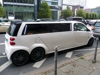 【フランクフルトモーターショー15】全長は5.5m! 6輪仕様の超豪華な「スマート・リムジン」 画像