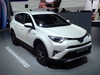 【フランクフルトモーターショー15】トヨタ RAV4ハイブリッド、欧州初公開…クラス最高レベルの20.4km/L 画像