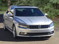 VW パサート、よりワイドな北米モデルが改良! 完全な姿をスクープ 画像