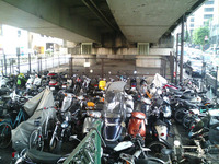 バイク駐車場作るとしながら国有財産を放置 港区 画像