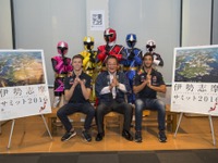 【F1 日本GP】レッドブルのリカルドとクビアト、手裏剣戦隊ニンニンジャーと対面 画像