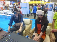 【ツーリズムEXPO15】阪急交通社はコスプレ、JTBはステージ、H.I.S.は仮想空間で大はしゃぎ!? 画像
