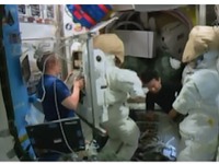 油井宇宙飛行士、10月下旬の船外活動に向けて準備作業を開始 画像