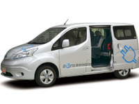 【福祉機器展15】日産、送迎用 e-NV200 など出展…為末大さんトークショーも 画像