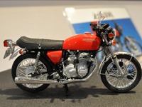 【全日本模型ホビーショー15】ホンダ ドリーム CB400 FOUR、1/12スケールで初の立体化 画像