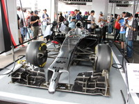 【F1日本G1】鈴鹿に帰ってきたマクラーレン・ホンダ、歴代パワーユニットやマシンを展示 画像