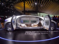 【東京モーターショー15】メルセデスベンツ、未来都市を想定したコンセプトカーを世界初公開 画像