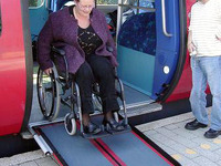 車いす用スロープをデンマーク鉄道に納入…住友ゴム 画像