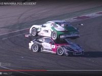 まさかの亀の子状態…ポルシェ 911、クラッシュの瞬間［動画］ 画像