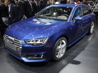 【フランクフルトモーターショー15】アウディが天然ガス車「A4アバント g‐トロン」を公開 画像