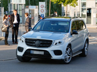 公開直前! メルセデスの旗艦SUV「GLS」ほぼ丸見えに 画像
