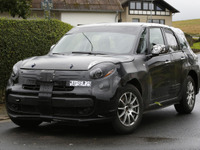 アルファ×フェラーリの新型SUV、発表は2018年までおあずけ!? 画像
