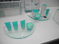 【CEATEC15】デンソーが藻からつくった化粧品、自社の売店で引っ張りだこに 画像