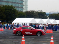 【東京モーターフェス15】ここはクルマの遊園地!?　行列アトラクションいっぱい 画像